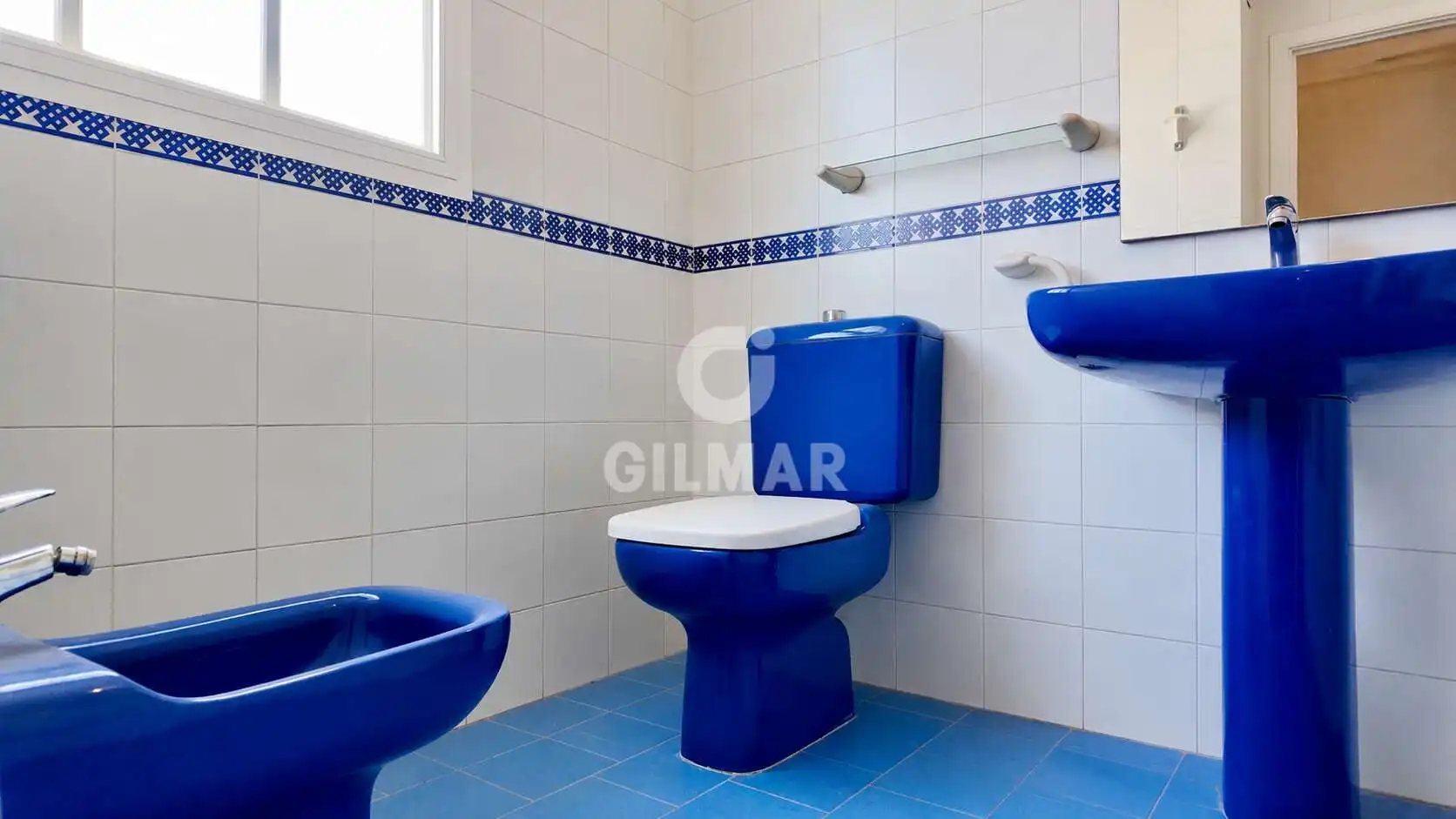 Baño de Casa adosada en venta en Fuengirola con Calefacción, Jardín privado y Piscina
