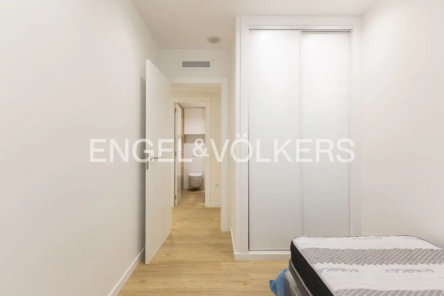 Flat for rent in Valencia  with Air Conditioner, Heating and Terrace