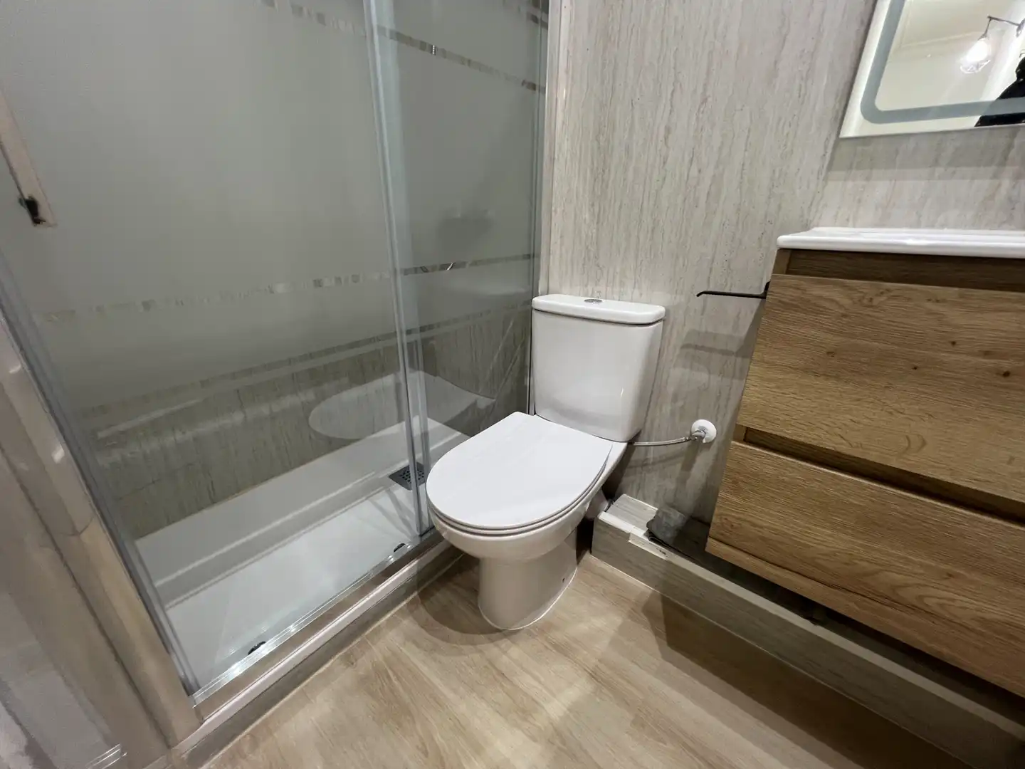 Bathroom of Flat for share in Madrid  with Heating, Furnished and Washing machine