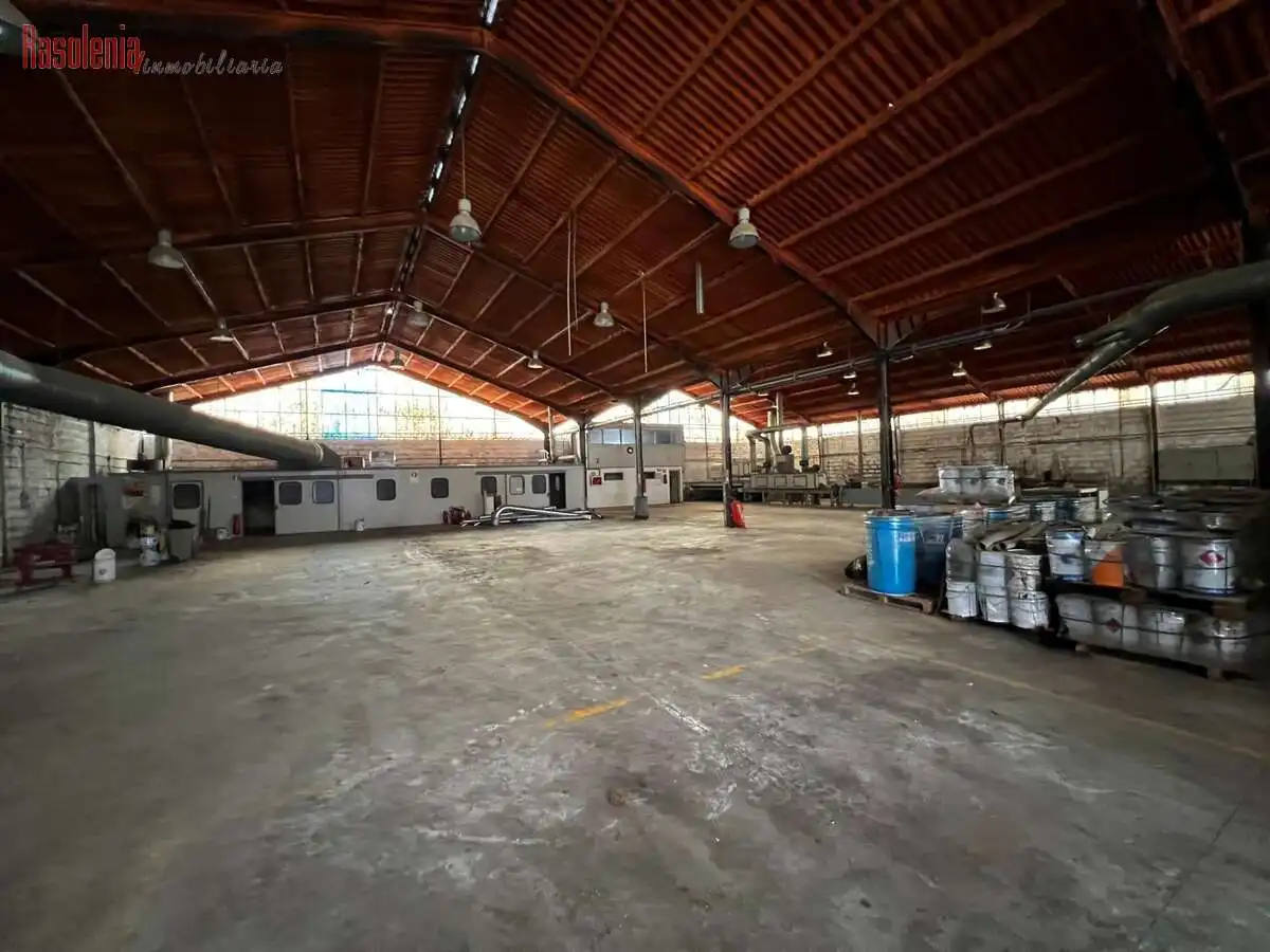 Nave industrial en venta en Cambre 