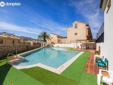 Semi-detached house with balcony for sale in MARIA PINET 10
