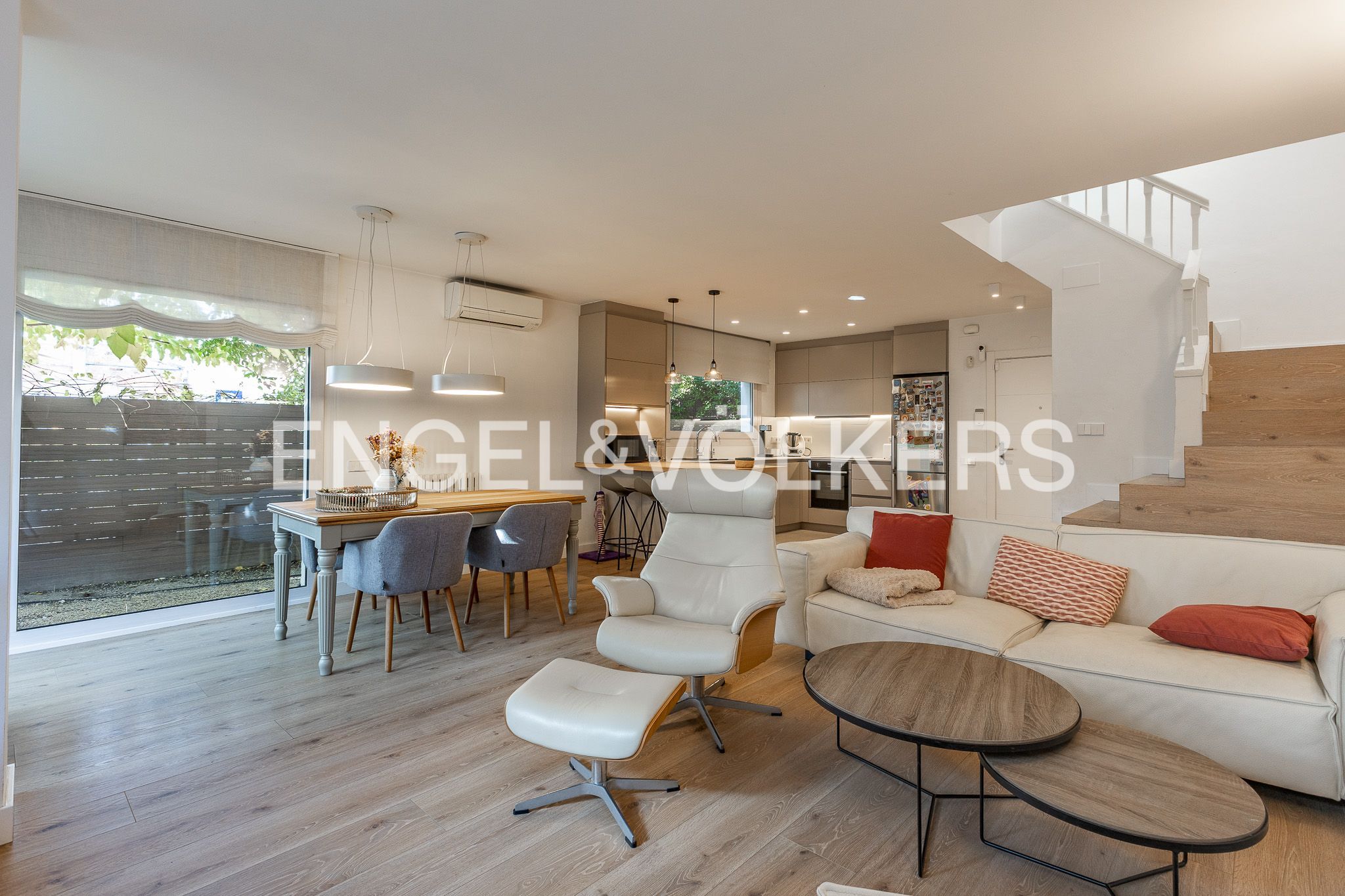 Sala d'estar de Casa o xalet en venda en Sant Cugat del Vallès amb Calefacció