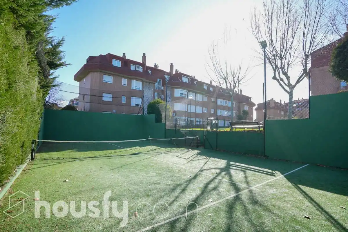 Vista exterior de Planta baja en venta en Las Rozas de Madrid con Aire acondicionado, Calefacción y Jardín privado
