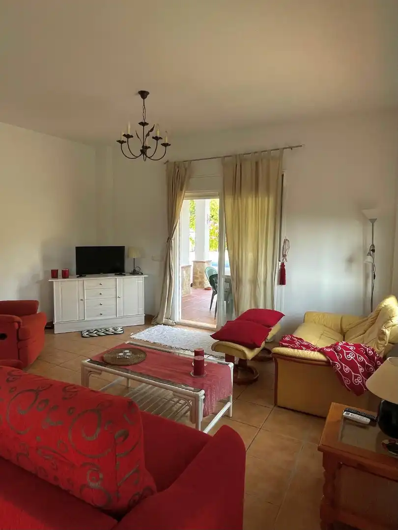 Sala d'estar de Casa o xalet en venda en Torrox amb Jardí privat, Piscina i Moblat