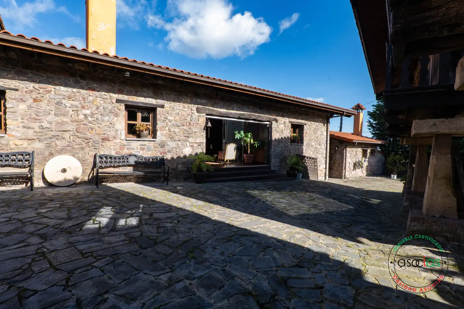 Vista exterior de Casa o xalet en venda en Carreño amb Calefacció, Jardí privat i Traster