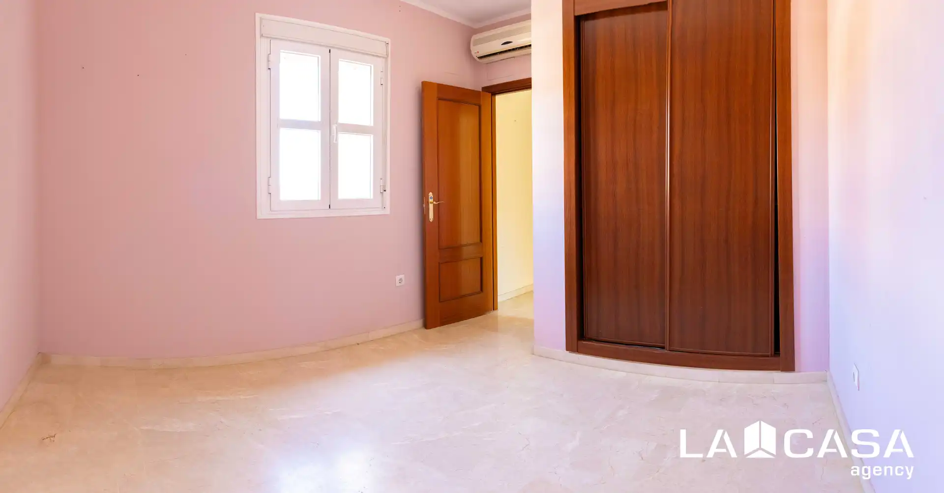 Dormitori de Casa adosada en venda en Dos Hermanas amb Terrassa, Traster i Balcó