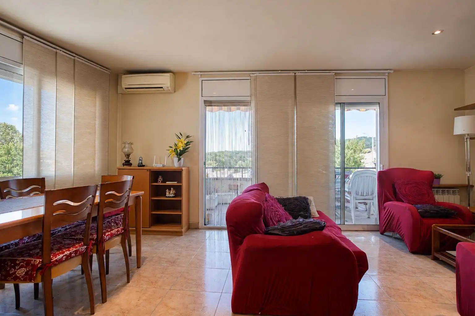 Sala de estar de Casa adosada en venta en La Garriga con Aire acondicionado, Calefacción y Terraza