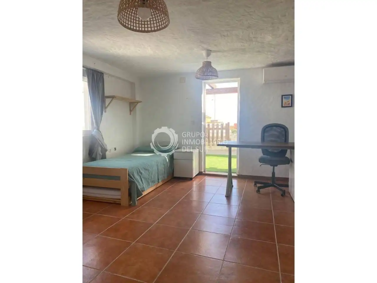 Dormitori de Casa adosada en venda en Puerto Real amb Aire condicionat, Jardí privat i Terrassa