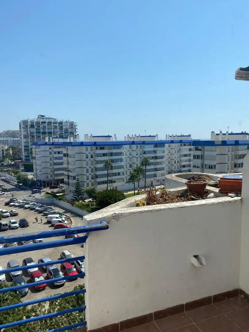 Vista exterior de Àtic en venda en Benalmádena amb Aire condicionat, Calefacció i Terrassa