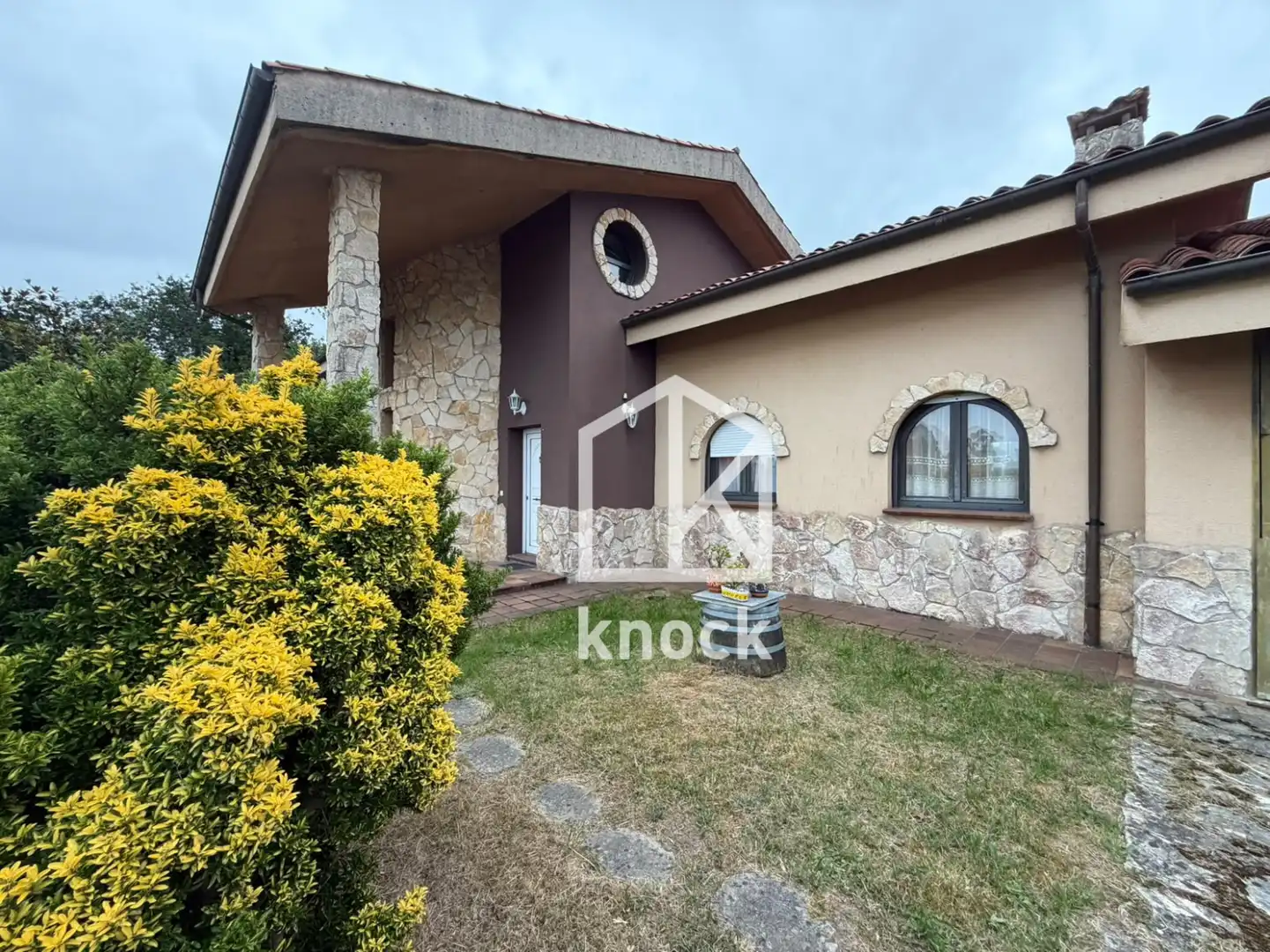 Vista exterior de Casa o xalet en venda en Villaviciosa amb Calefacció, Jardí privat i Parquet