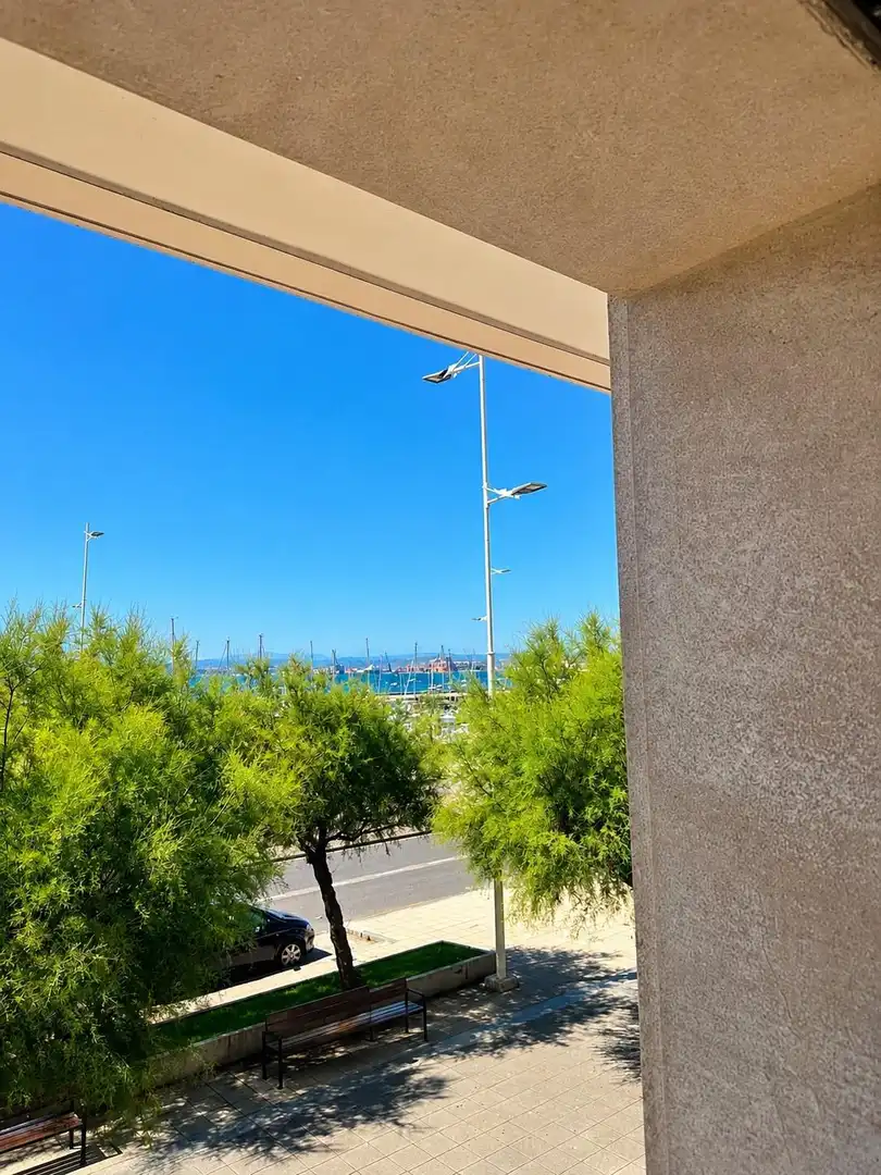 Vista exterior de Oficina en venta en Puerto Chico