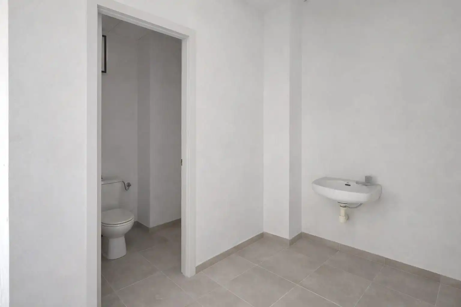 Bathroom of Commercial properties for sale in Tarragona
