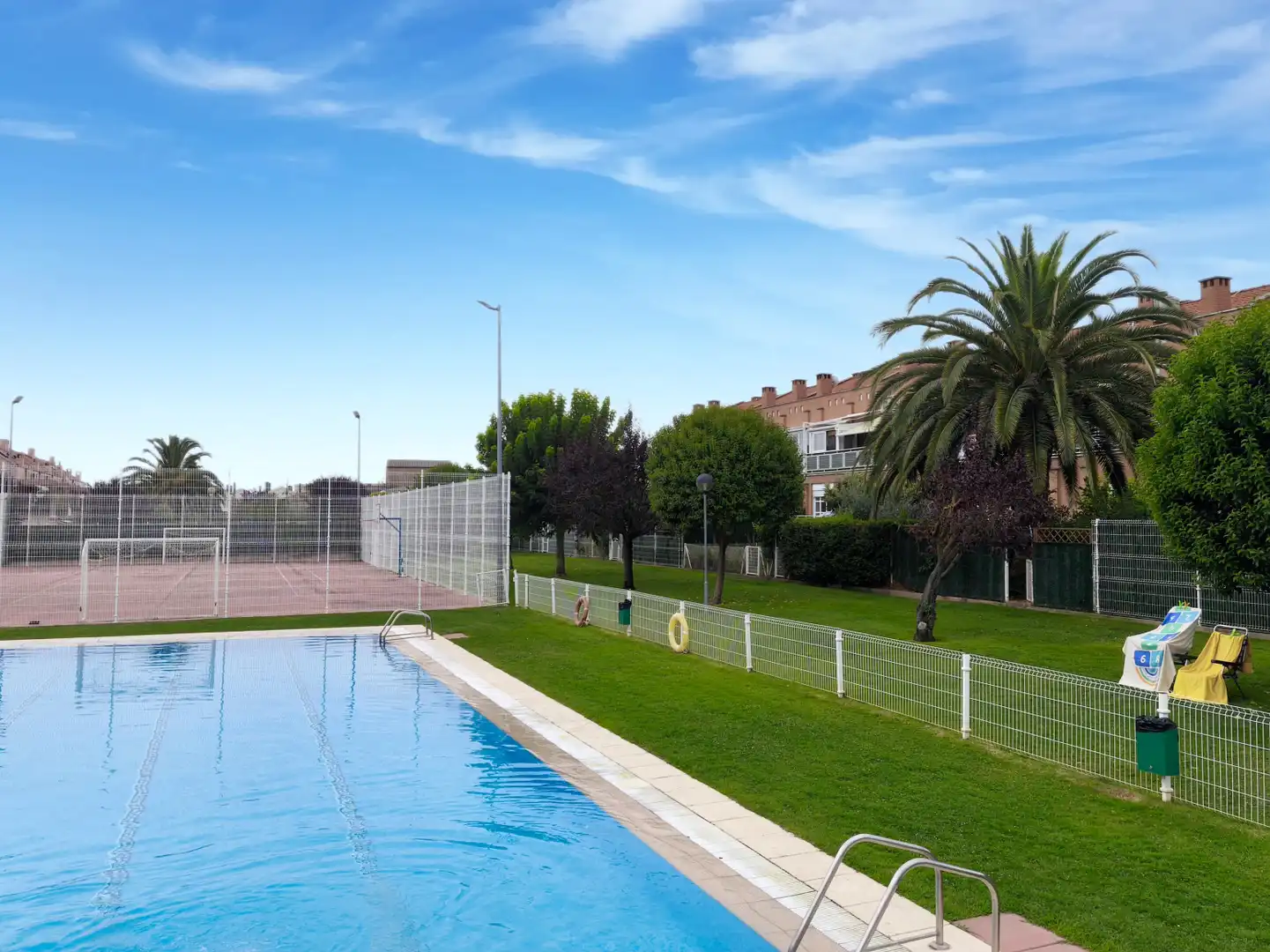 Piscina de Casa o xalet en venda en Lardero amb Aire condicionat, Calefacció i Jardí privat