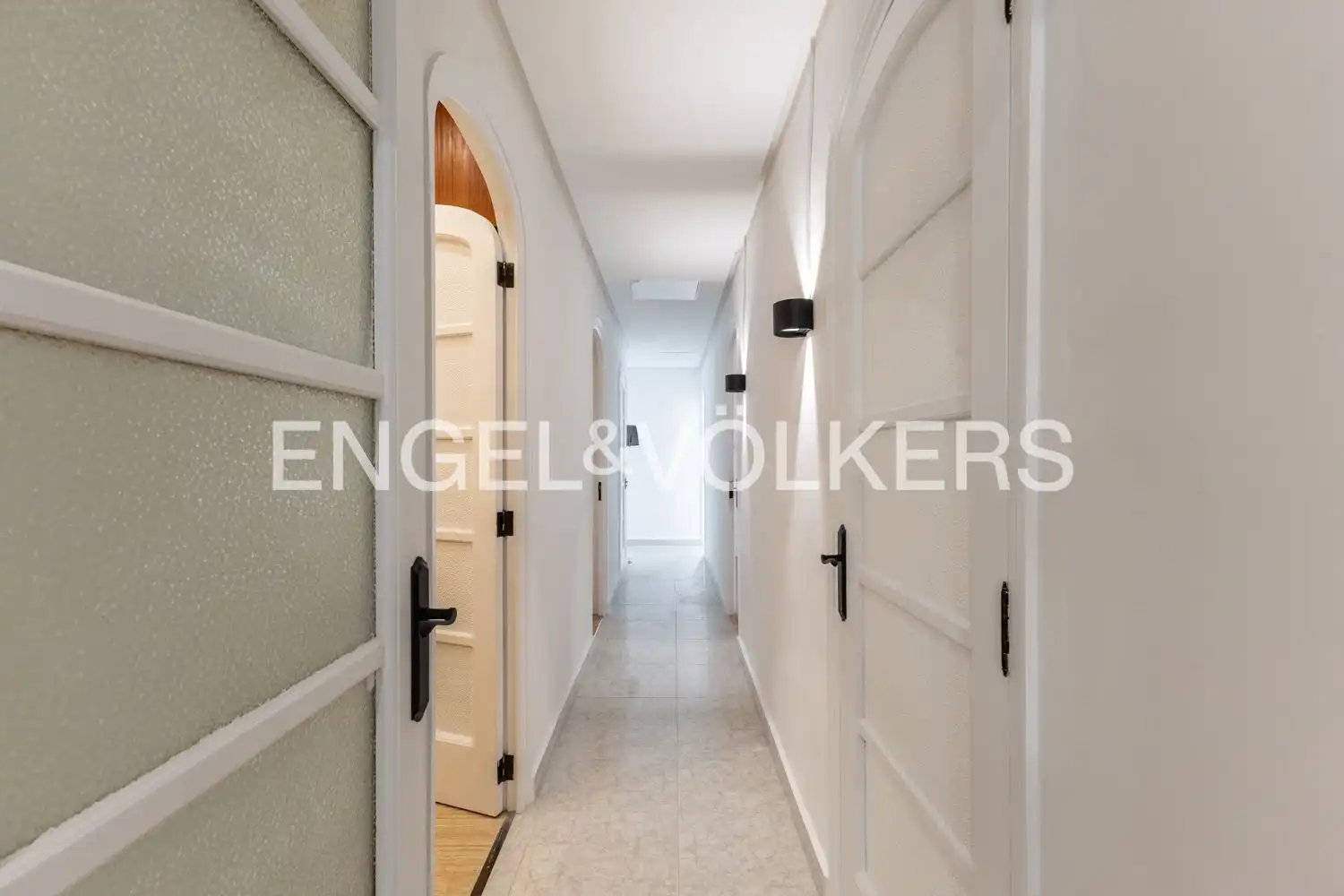 Wohnung zur Miete in Valencia mit Klimaanlage, Heizung und Parkett