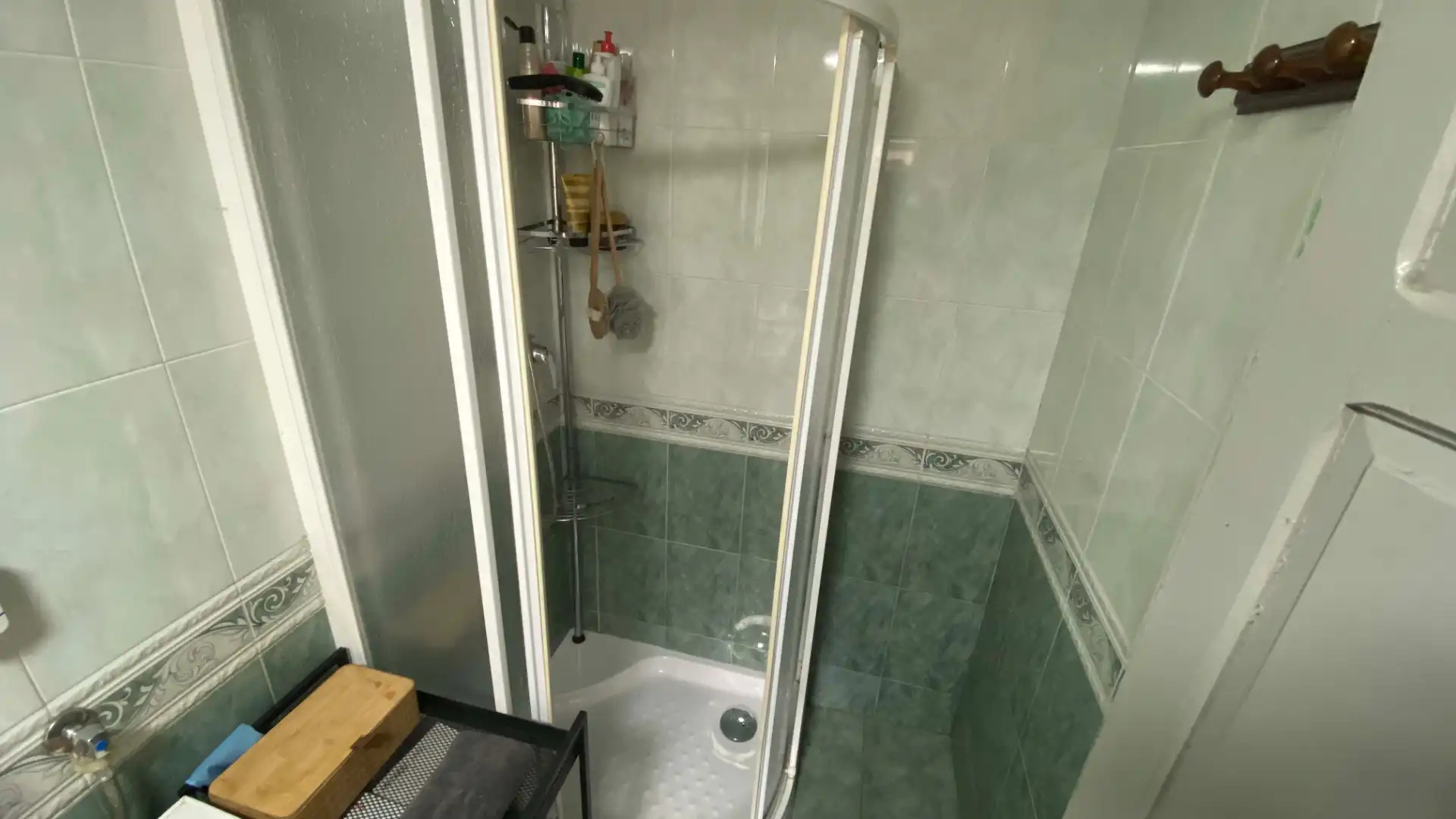 Badezimmer von Einfamilien-Reihenhaus zum Verkauf in San Martín del Rey Aurelio mit Privatgarten, Terrasse und Möbliert