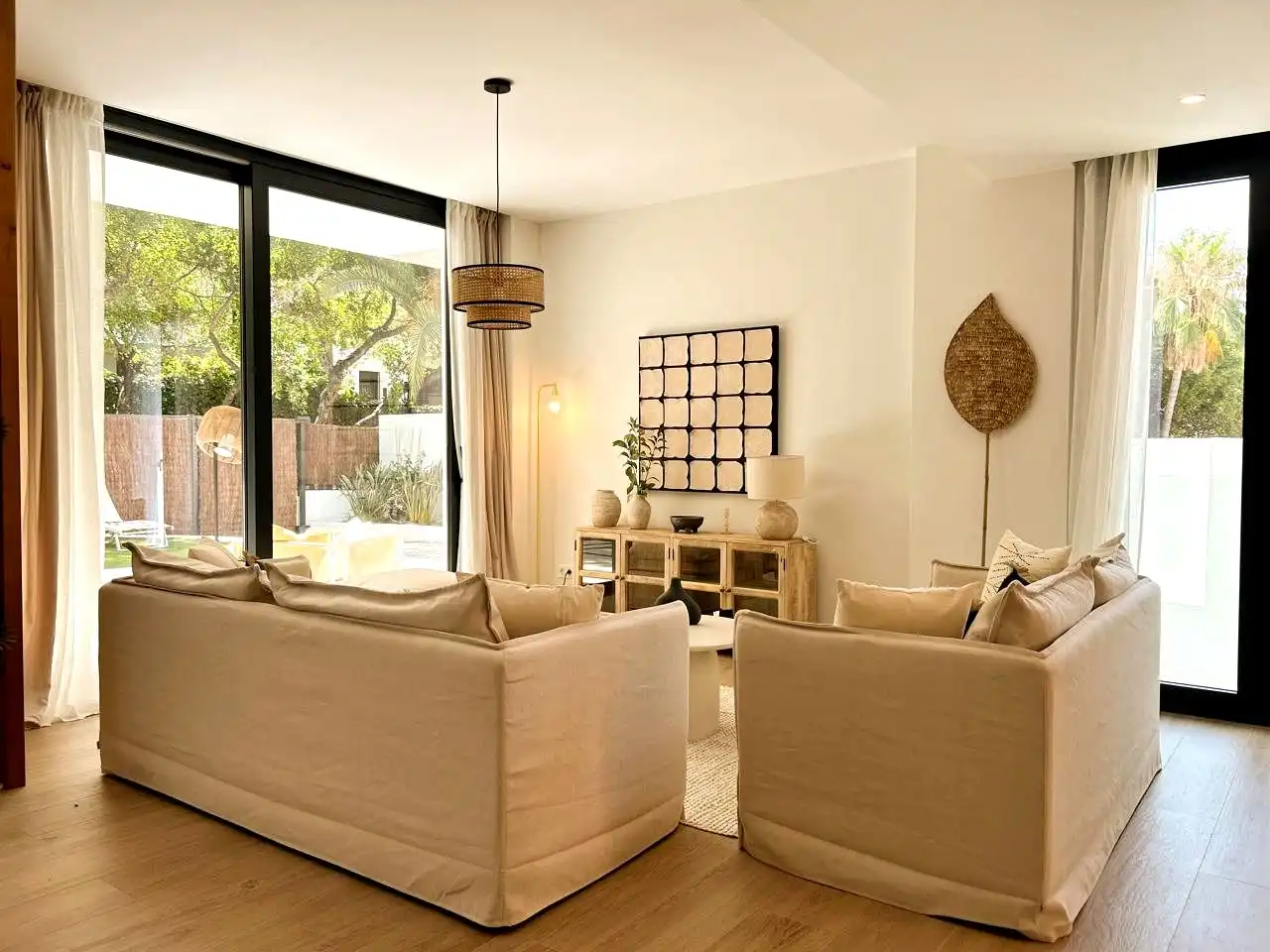 Living room of Detached homes for sale in Málaga  with Air Conditioner, Heating and Private garden