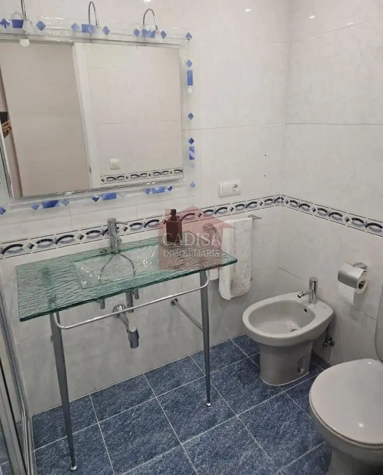 Baño de Piso para compartir en Salamanca con Calefacción y Amueblado