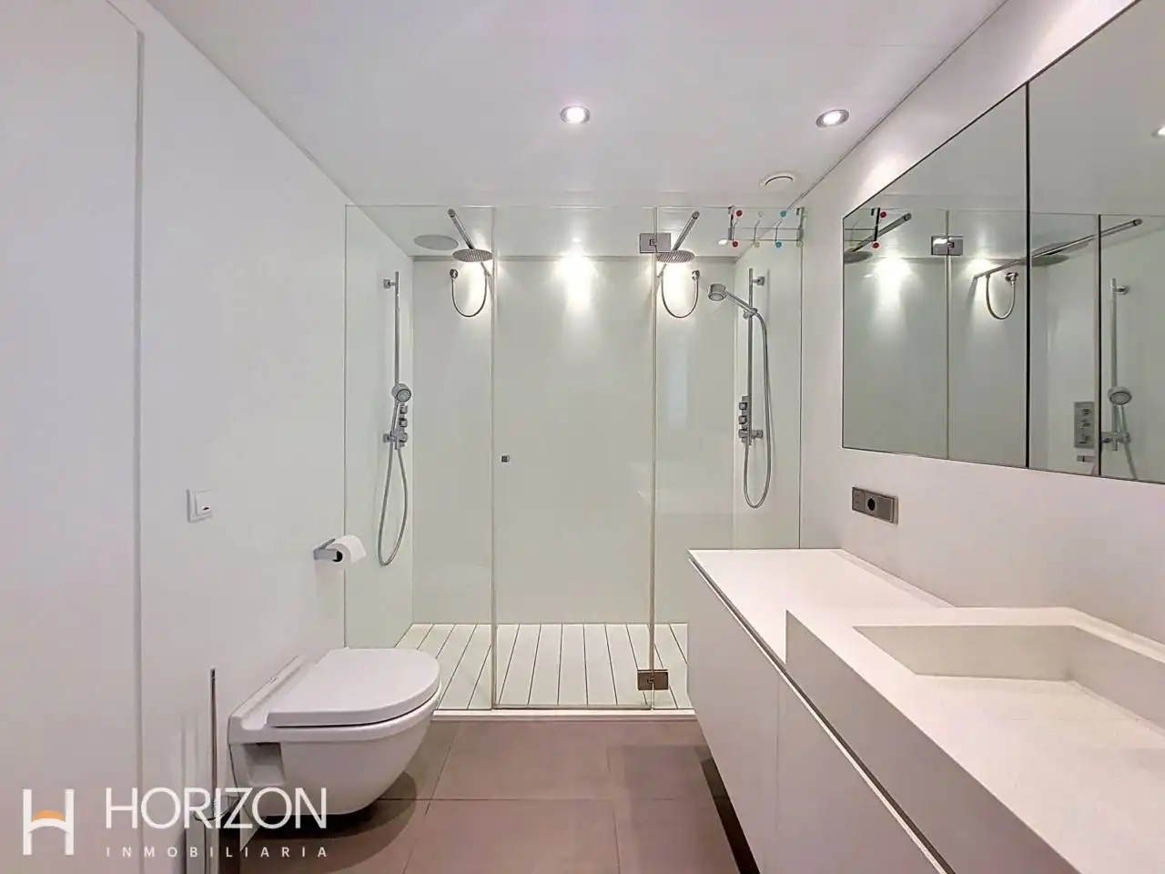 Badezimmer von Wohnungen zum Verkauf in Tossa de Mar mit Klimaanlage, Heizung und Terrasse