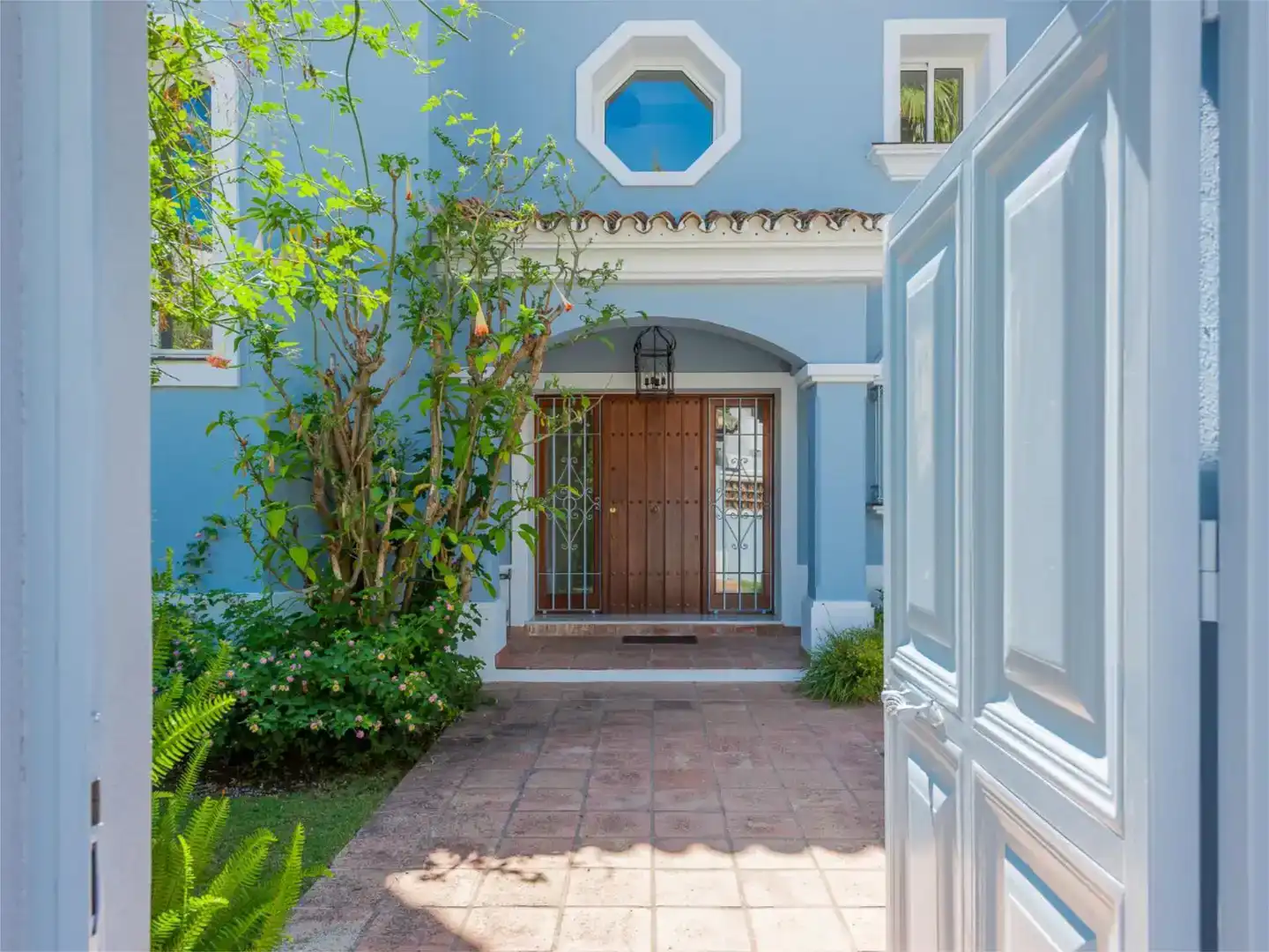 Wohnung zur Miete in Estepona mit Klimaanlage, Schwimmbad und Balkon