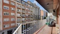 Exterior view of Flat for sale in  Barcelona Capital  with Air Conditioner, Terrace and Balcony