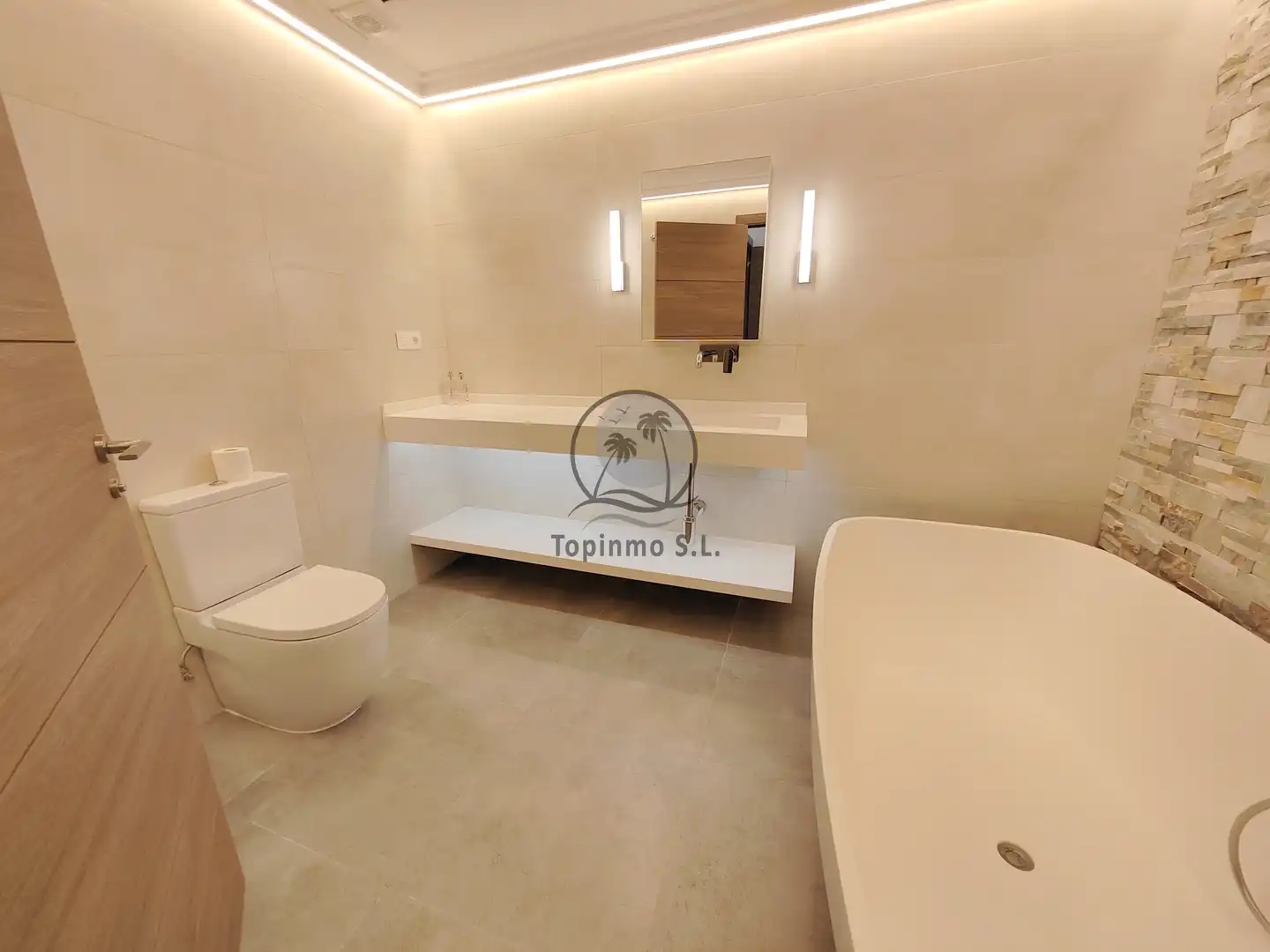 Bathroom of Duplexes for sale in Benalmádena  with Air Conditioner, Heating and Terrace