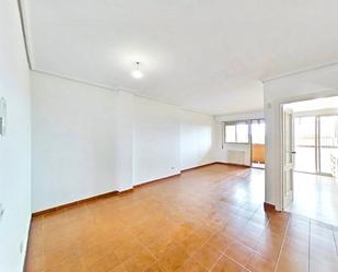 Living room of Flat for sale in  Madrid Capital  with Terrace and Oven