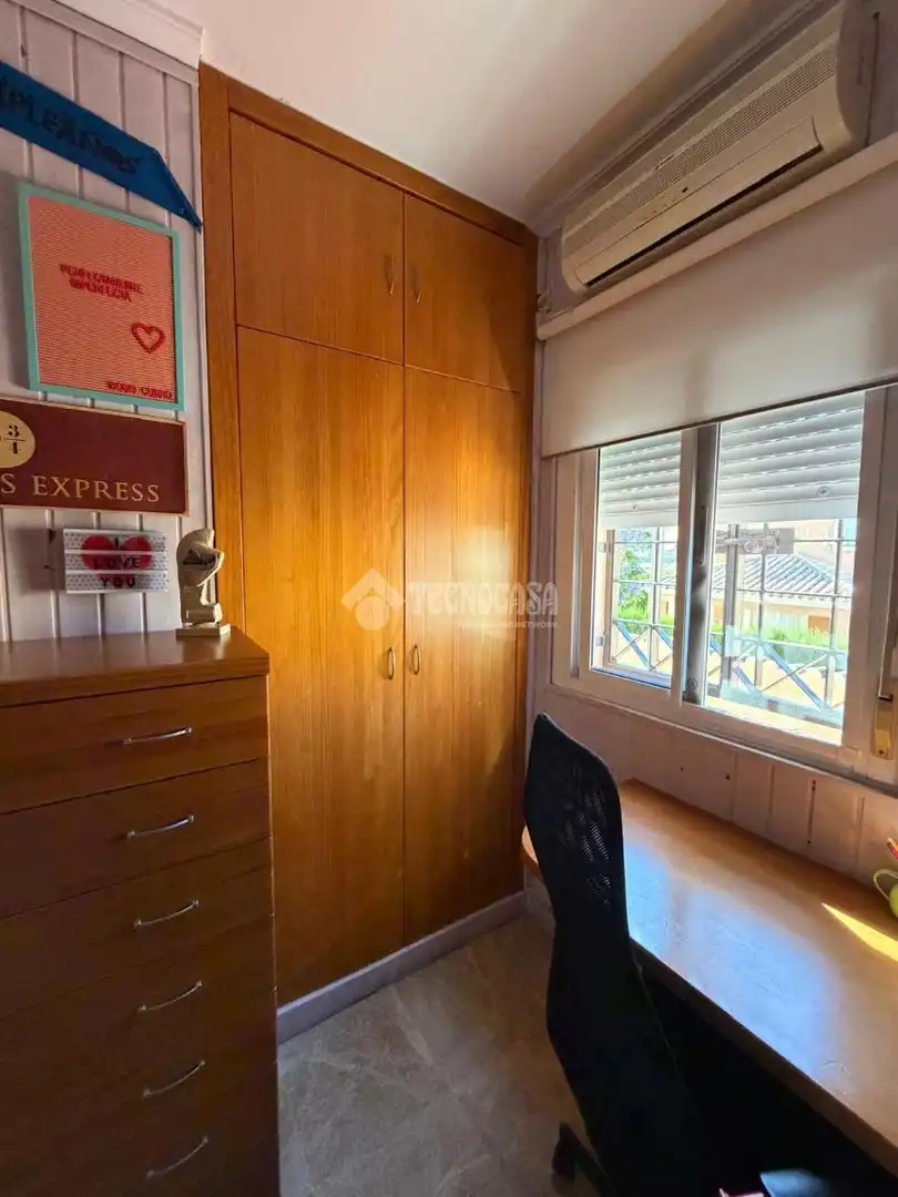 Habitación de Casa o chalet en venta en Montequinto con Aire acondicionado, Jardín privado y Terraza
