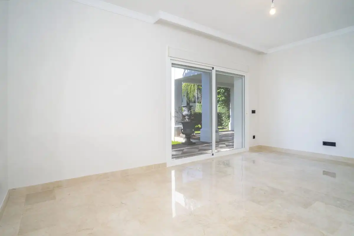 Planta baixa en venda en Marbella amb Aire condicionat, Calefacció i Jardí privat