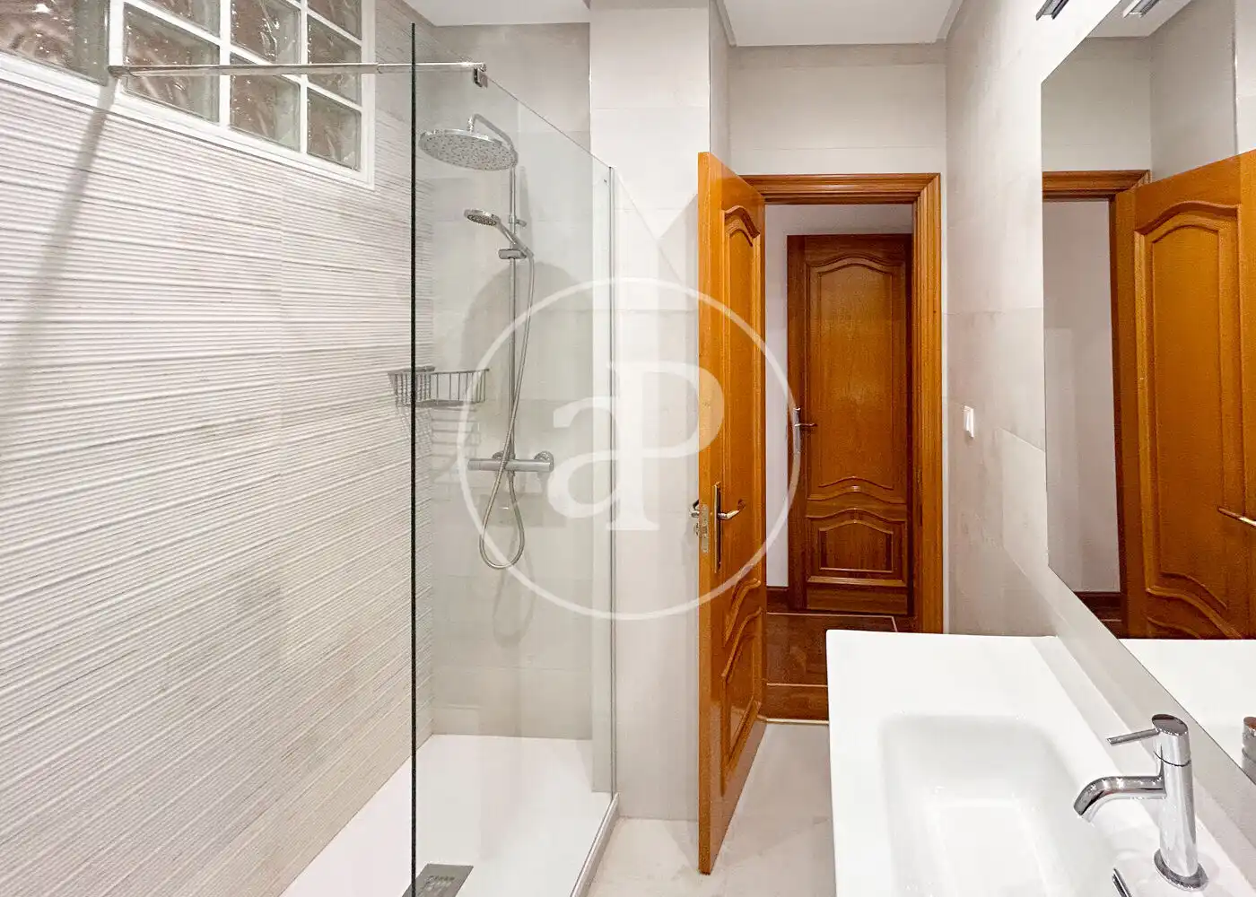 Bathroom of Flat for sale in Arganzuela