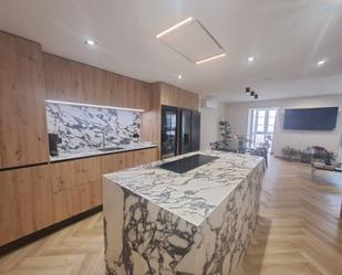 Cuina de Dúplex en venda en Burgos Capital amb Aire condicionat, Calefacció i Parquet