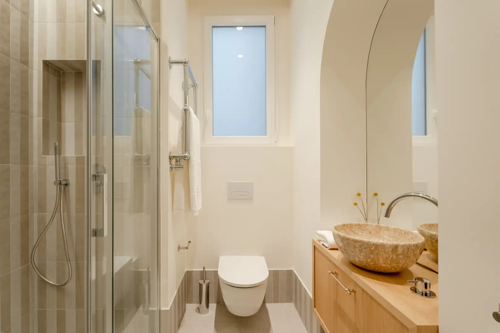 Bathroom of Flat for sale in Madrid  with Air Conditioner, Heating and Parquet flooring