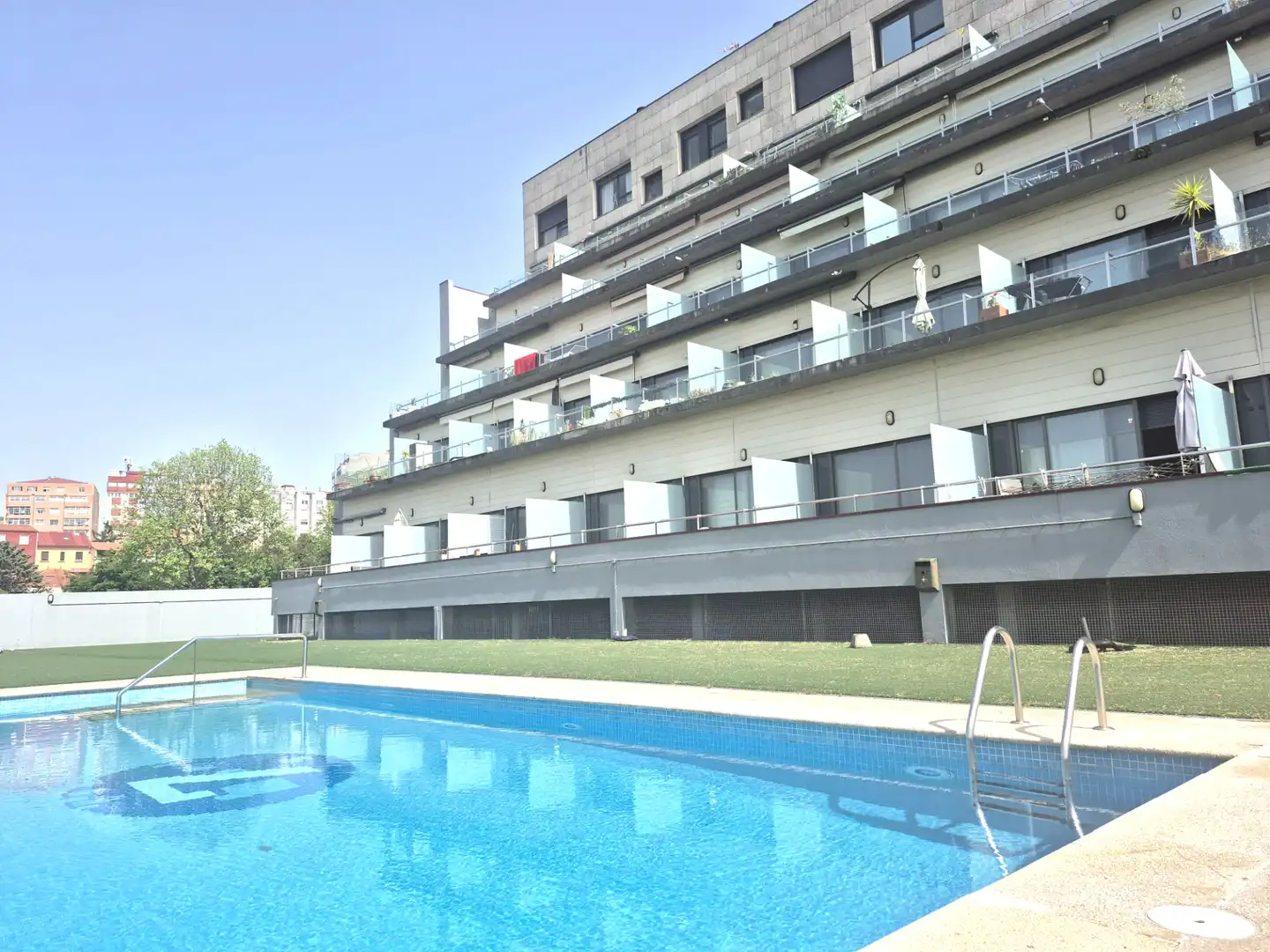 Piscina de Ático de alquiler en Vigo  con Jardín privado, Parquet y Terraza