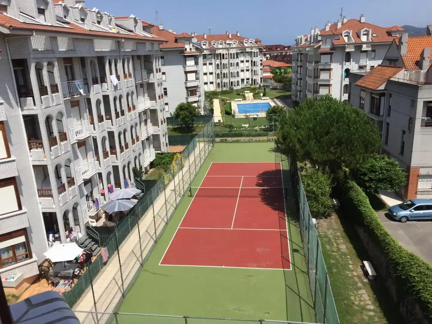 Außenansicht von Wohnung zur Miete in Noja mit Schwimmbad und Balkon