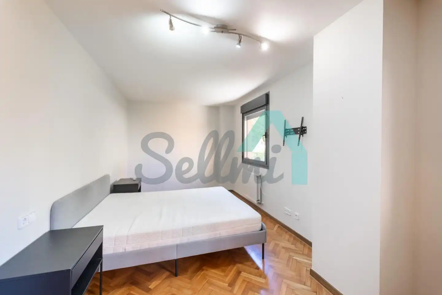 Bedroom of Flat for rent in Oviedo   with Heating, Parquet flooring and Storage room
