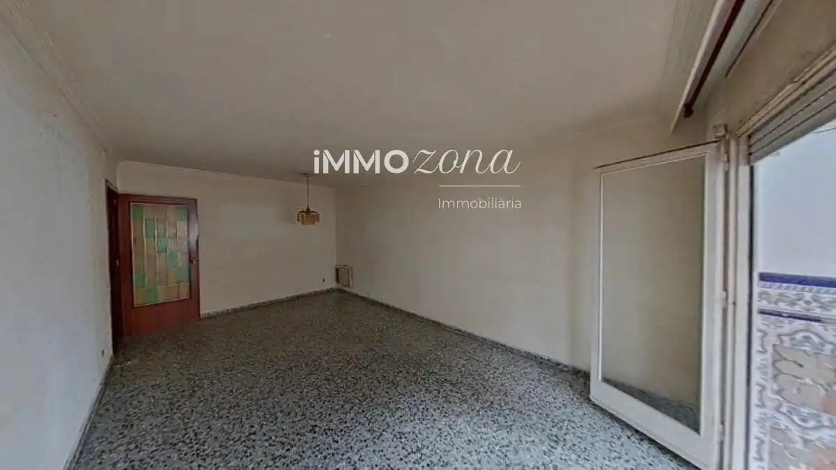 Sala de estar de Apartamento en venta en Urbanitzacions