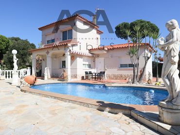 Casa con piscina in vendita a Sant Cebrià de Vallalta