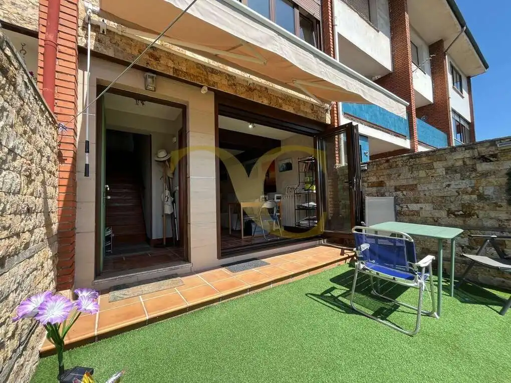 Terrassa de Casa adosada en venda en Carreño amb Calefacció, Traster i Piscina