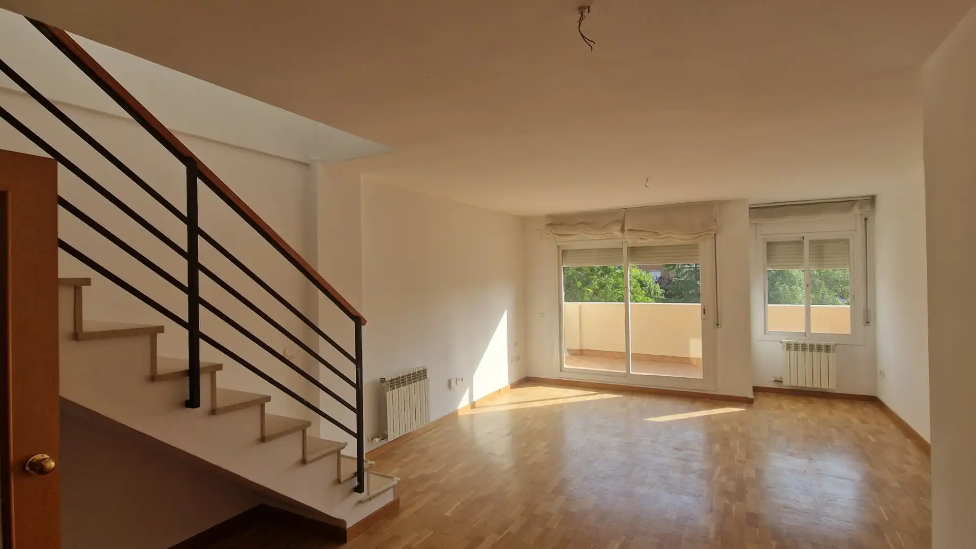 Sala de estar de Ático de alquiler en Sant Cugat del Vallès con Calefacción, Parquet y Terraza