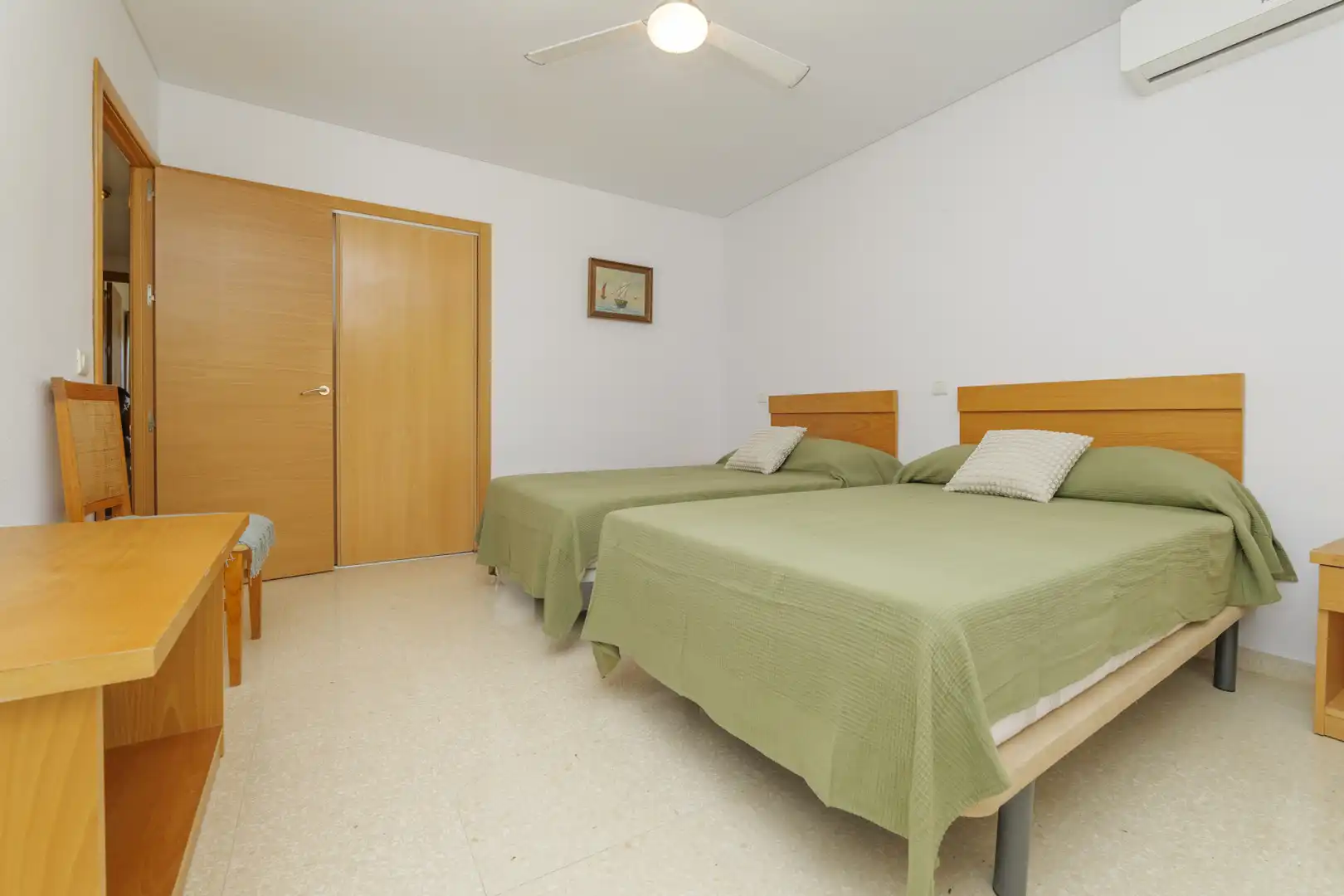 Habitación de Apartamento en venta en Torremolinos con Aire acondicionado, Terraza y Amueblado