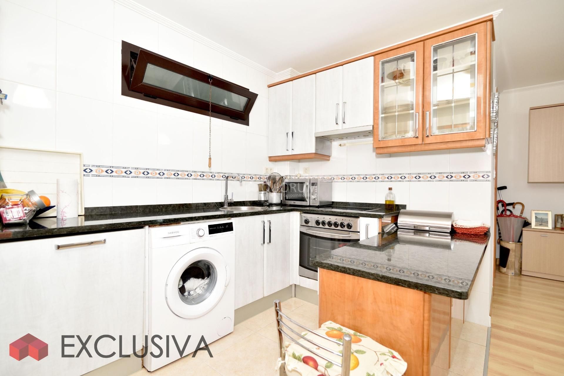 Cocina de Piso en venta en Basauri  con Calefacción, Trastero y Balcón