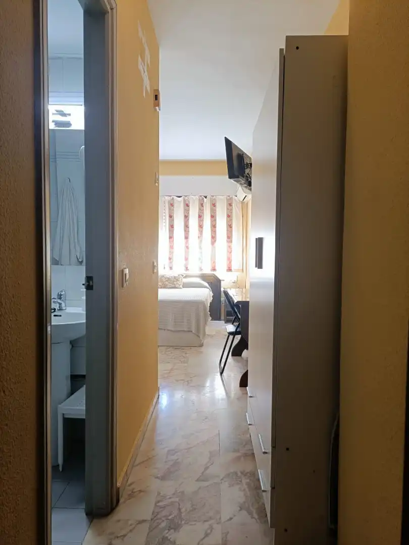 Schlafzimmer von Wohnung zur Miete in Sevilla mit Klimaanlage, Heizung und Möbliert