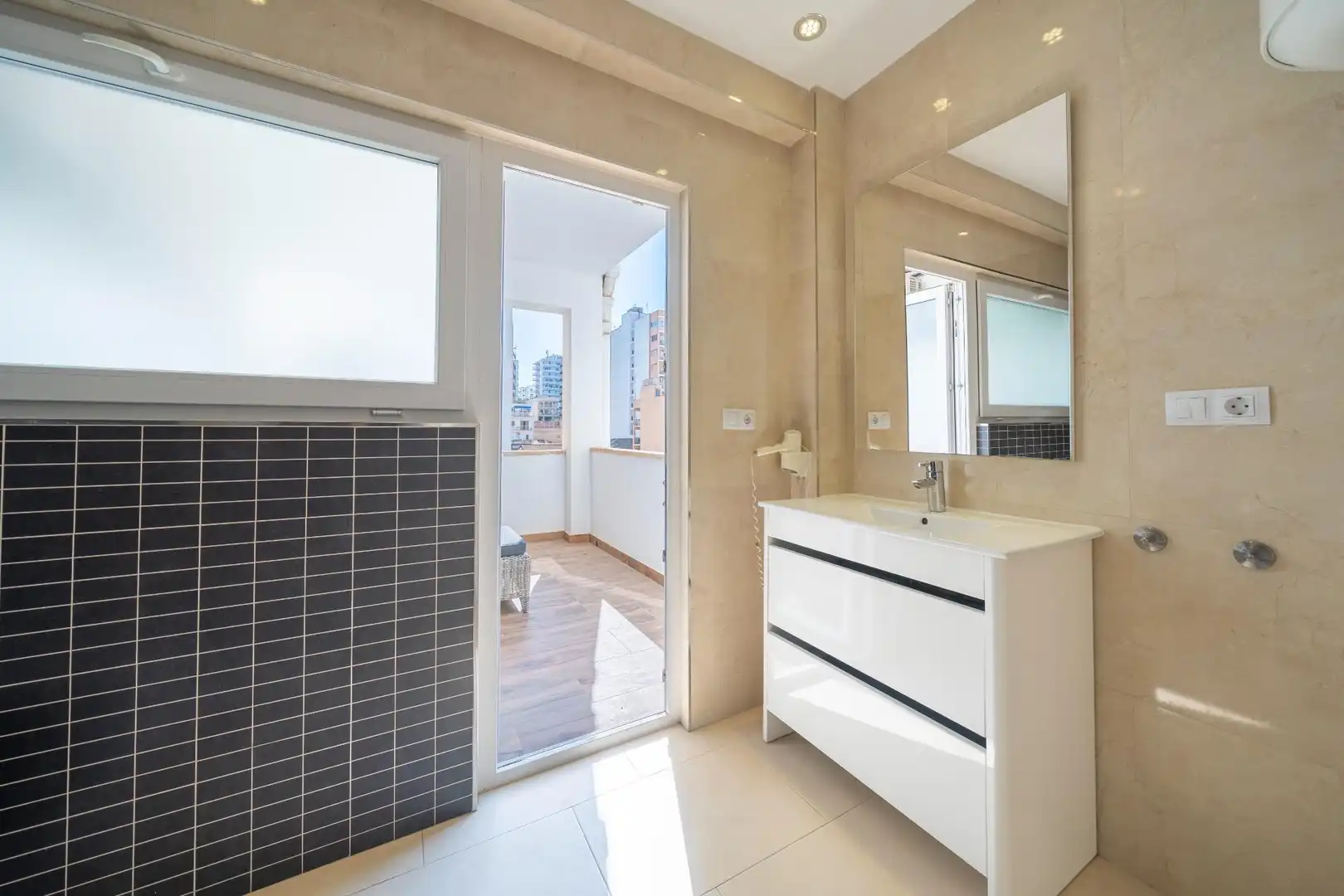 Appartamento con terrazza in vendita a Avenida MIRAMAR 11, imagen 24