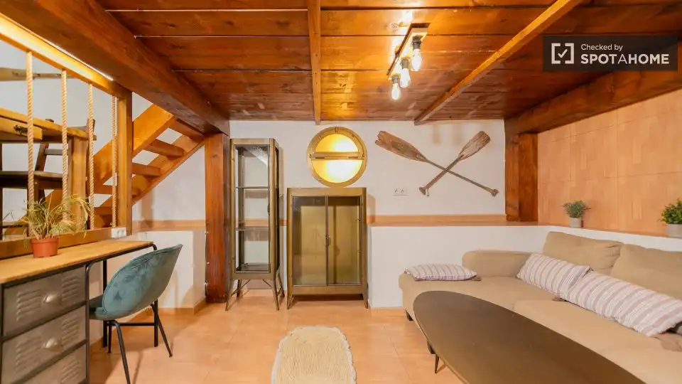 Flat for rent in Valencia  with Air Conditioner, Heating and Furnished