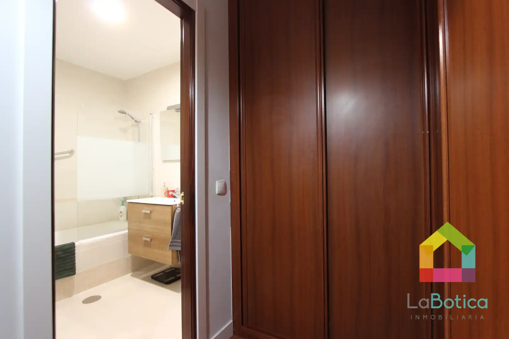 Baño de Casa adosada de alquiler en Nambroca con Calefacción, Piscina y Horno