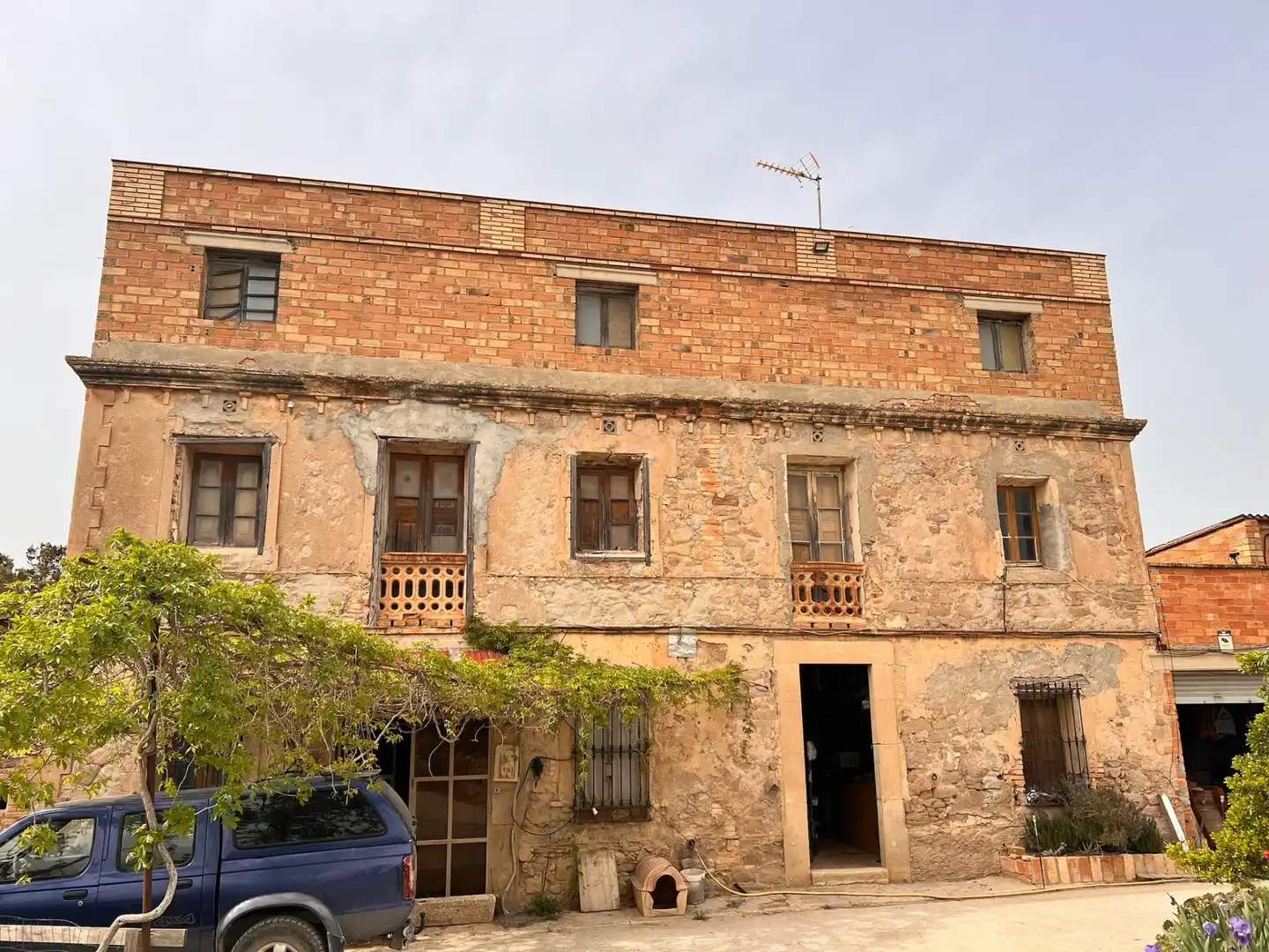 Vista exterior de Casa o xalet en venda en Santa Margarida de Montbui amb Jardí privat, Terrassa i Traster