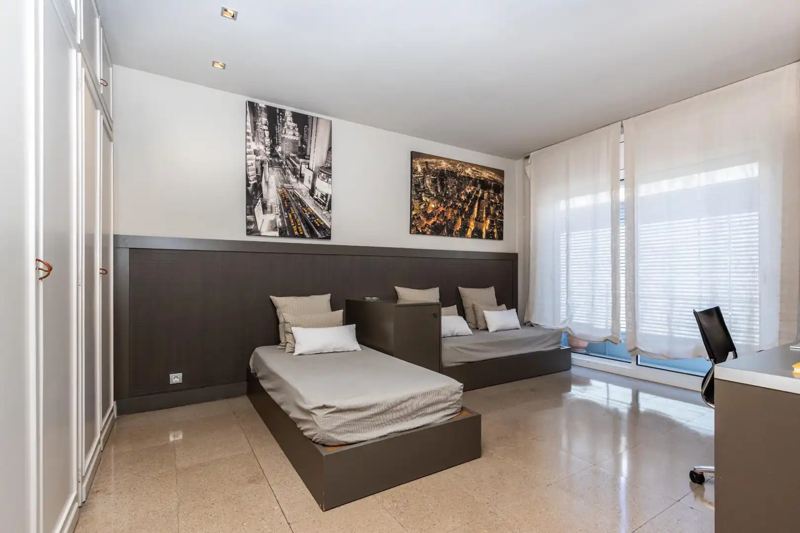 Habitación de Casa adosada en venta en Sabadell con Piscina comunitaria