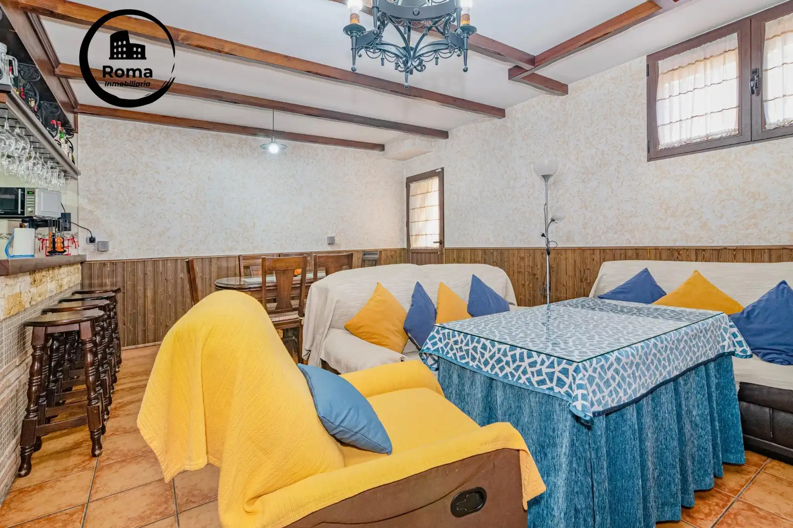 Sala de estar de Casa adosada en venta en La Zubia con Aire acondicionado, Calefacción y Piscina