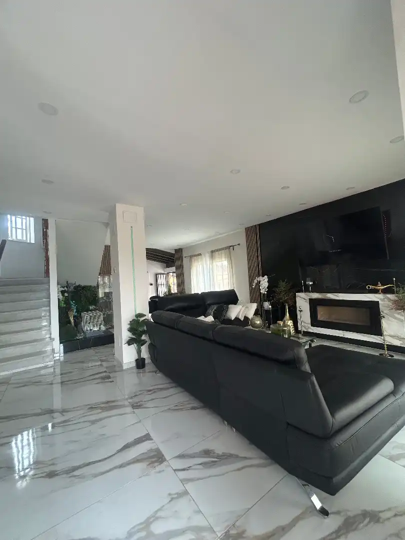 Sala d'estar de Casa o xalet en venda en Alhaurín de la Torre amb Aire condicionat, Jardí privat i Terrassa