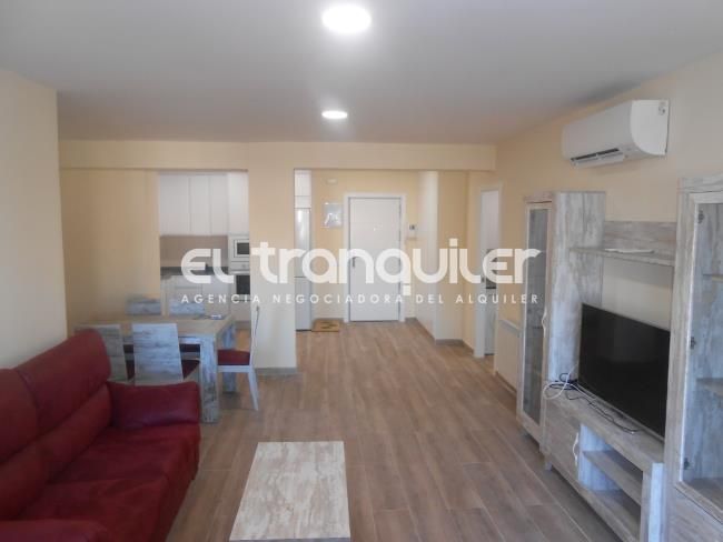 Living room of Flat to rent in  Madrid Capital  with Air Conditioner, Furnished and Washing machine