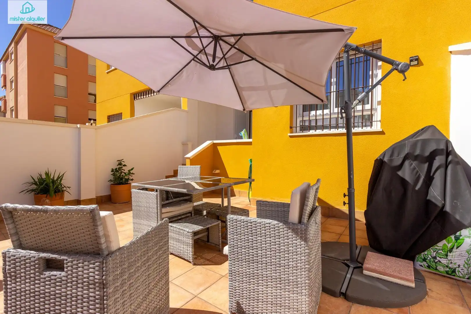Terraza de Planta baja de alquiler en El Campello con Aire acondicionado, Calefacción y Jardín privado